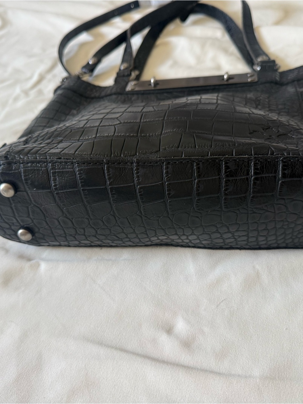 Patricia Nash | Aveley Crossbody Handbag Distressed Croc Leather - Picture 11 of 14